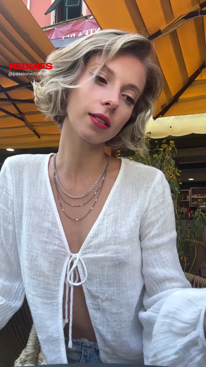 Blonde Babe's Pokies Tease ☕🔥