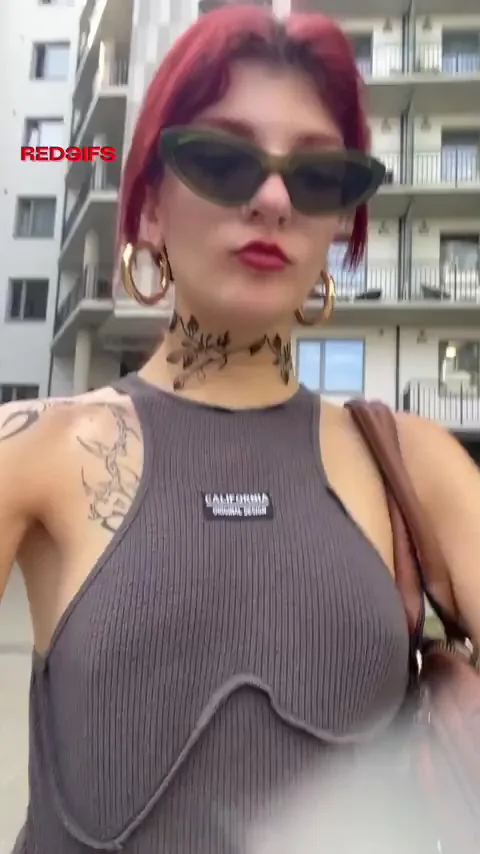 every time i wear this top i get stared at by pigeons and men equally