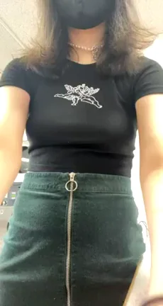 flashing you in public :3