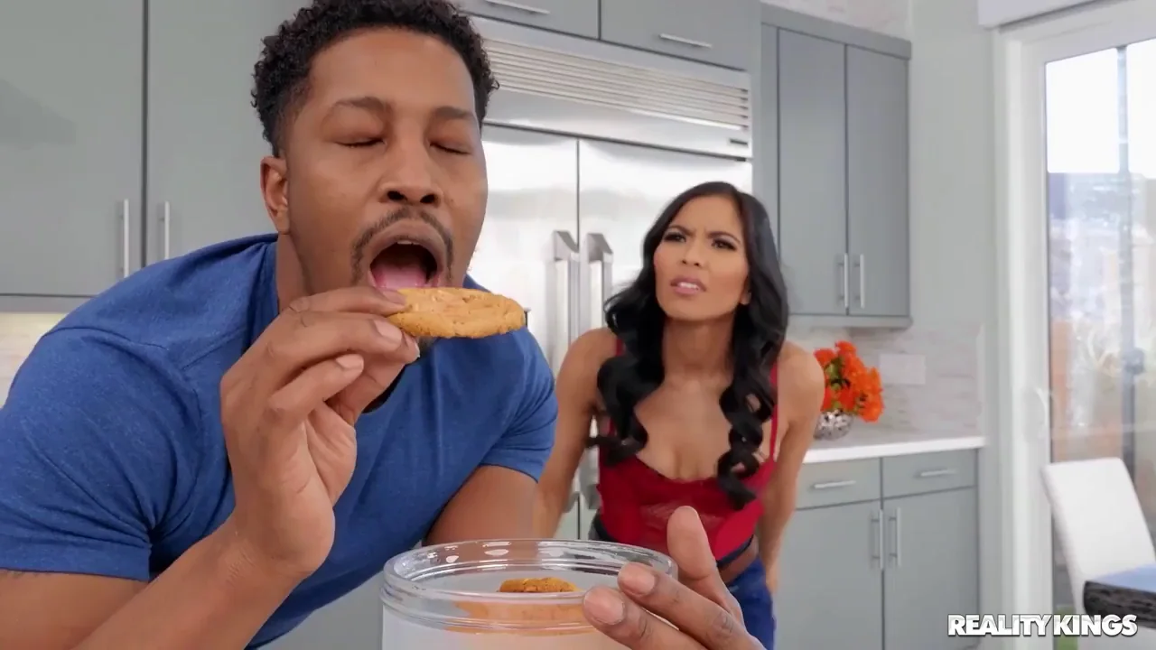 Jada Kai Denies Cookies to Hung BBC Stud Isiah Maxwell 😈🍪🍆