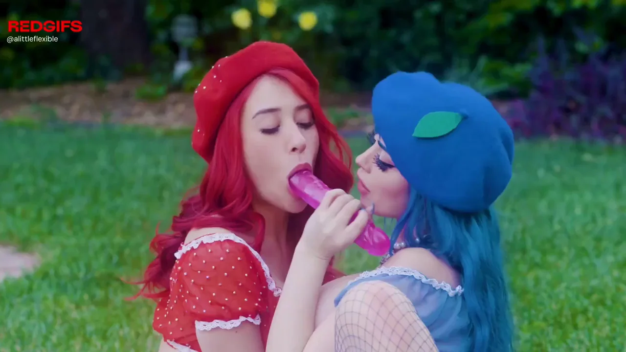 🍓🔥 Blueberry Strawberry Picnic Slutfest - Zoey Di Giacomo & Jewelz Blu 👅💦