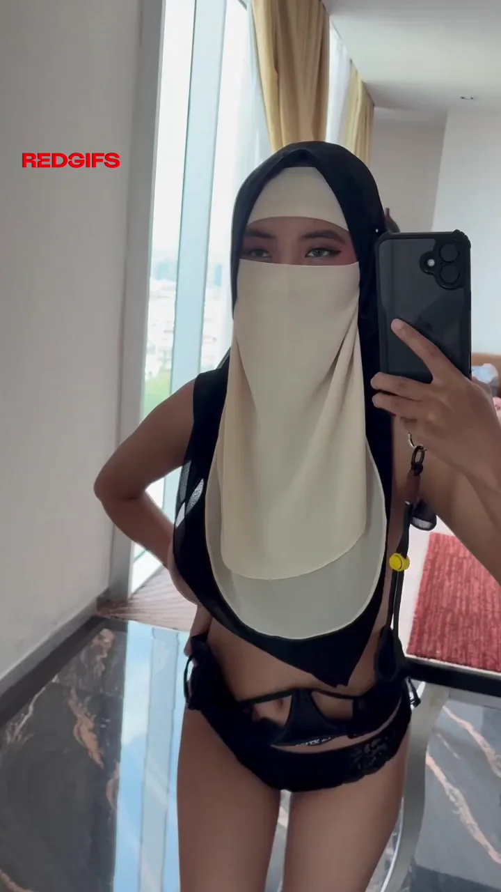 Boob shake before the reveal