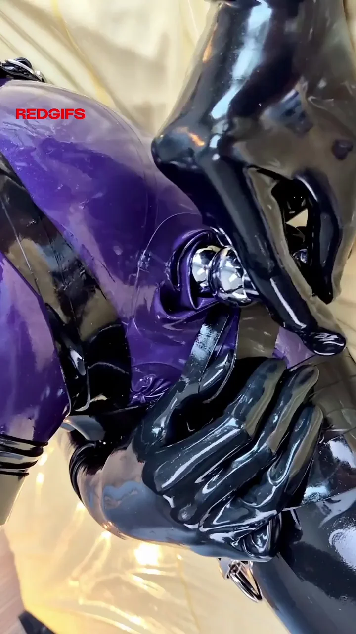 Greedy Shiny Ass Devours Toy While Pussy Starves! 😻🍑🔥