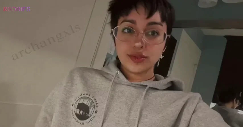 i love showing off my tomboy pussy 😏