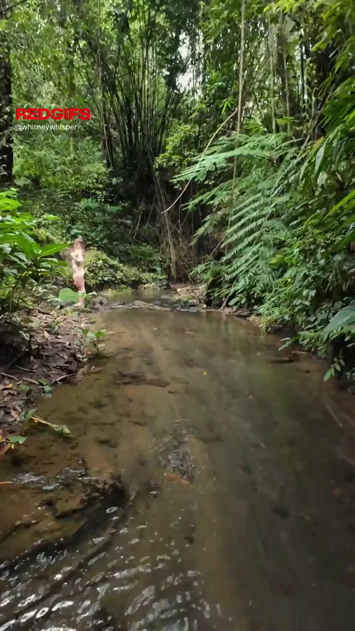 Shakin' it in the woods