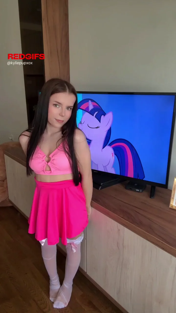 Barely 4'2 but 100% slutty, come and see ;)
