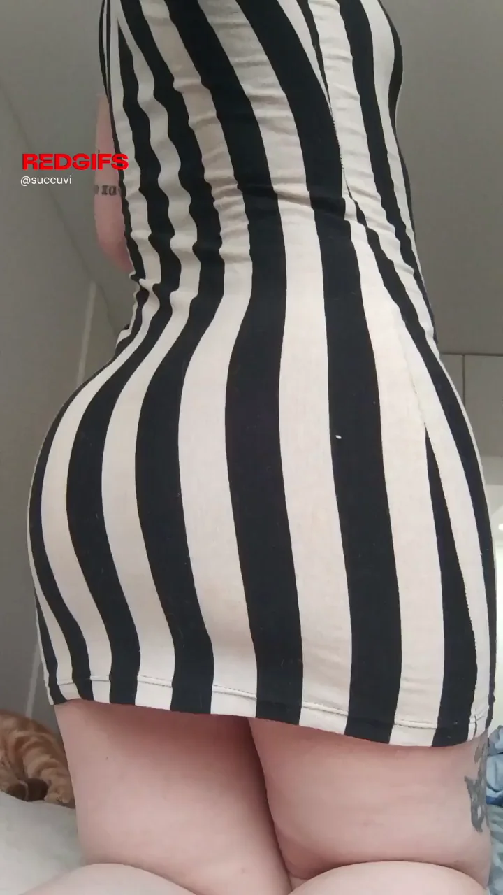 The best of wearing dresses is how easy is to uncover this sweet ass