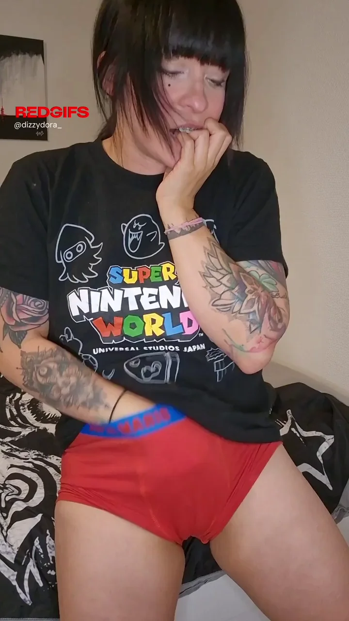 Nerdy Gamer Babe with Big Tits Squirts Hard 💦🎮