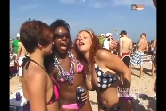 Triple kiss on the beach
