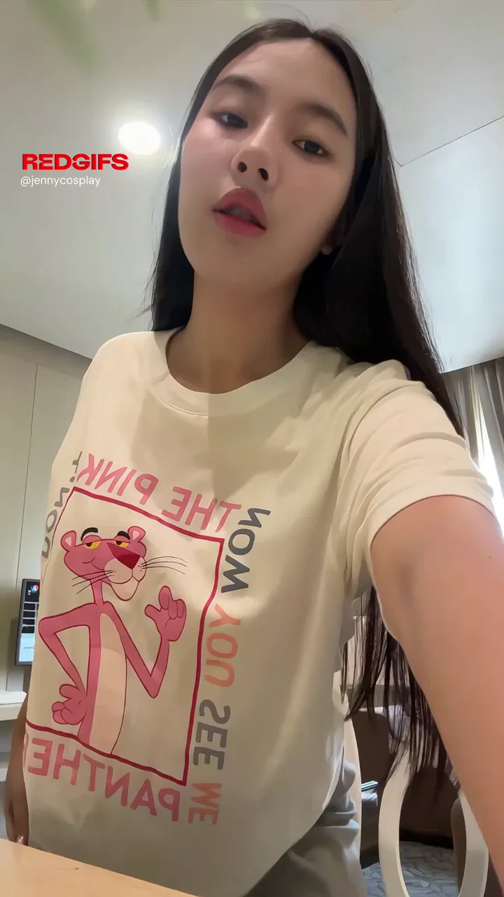 Juicy Asian Babe's Tits Reveal 🔥🍑