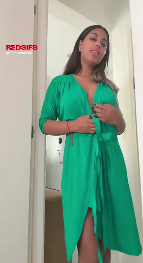 Sizzling Latina Petite Tease Drops the Green Robe for Epic Big Ass Reveal