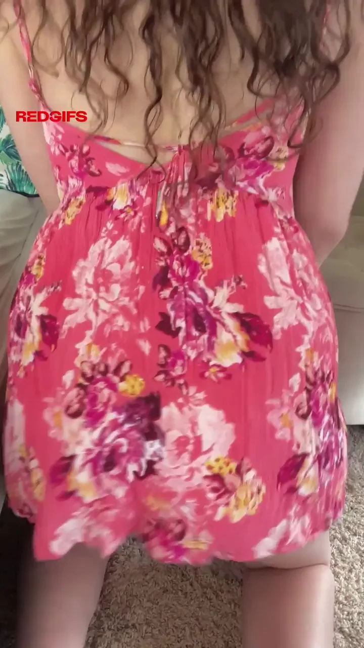 Thick White Girl's Pantyless Sundress: Epic Ass Reveal & Spread
