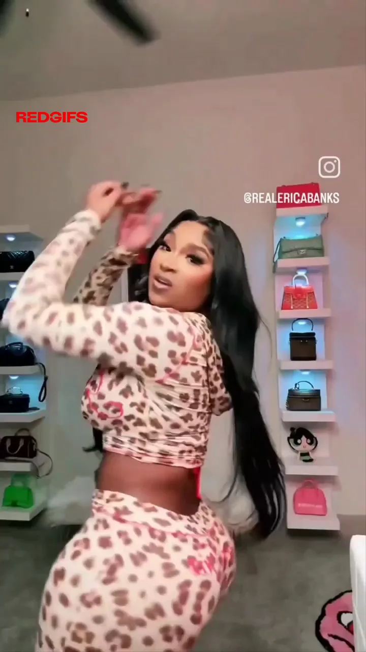 🍑 Massive Booty Banks Twerking Hard! 💦