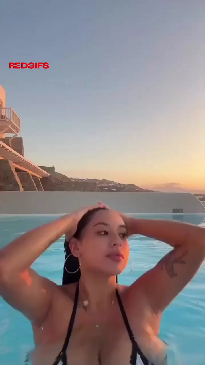 TikTok Thot's Massive Wet Knockers in Pool