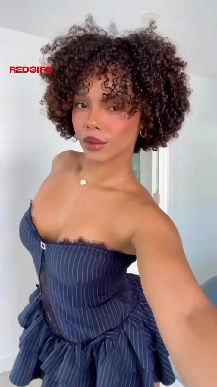 Cheeky TikTok Thot Teases Her Juicy Ass 🍑🔥