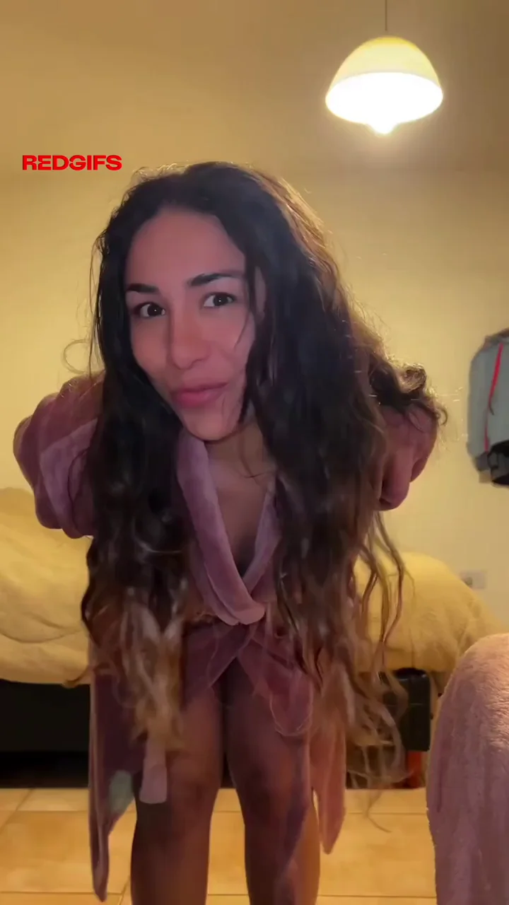 Damn TikTok Thot's Massive Tits & Juicy Ass Tease 💦🍑