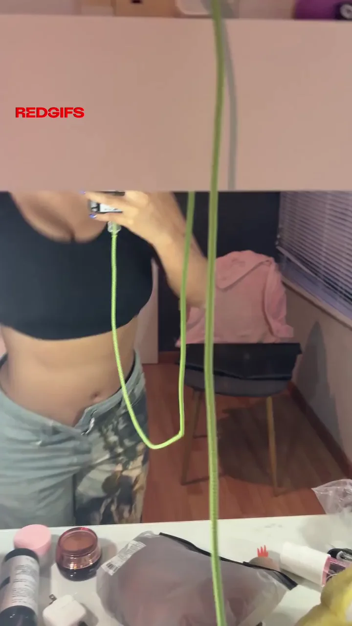 I love showing my heavy titties right in your face | reveal