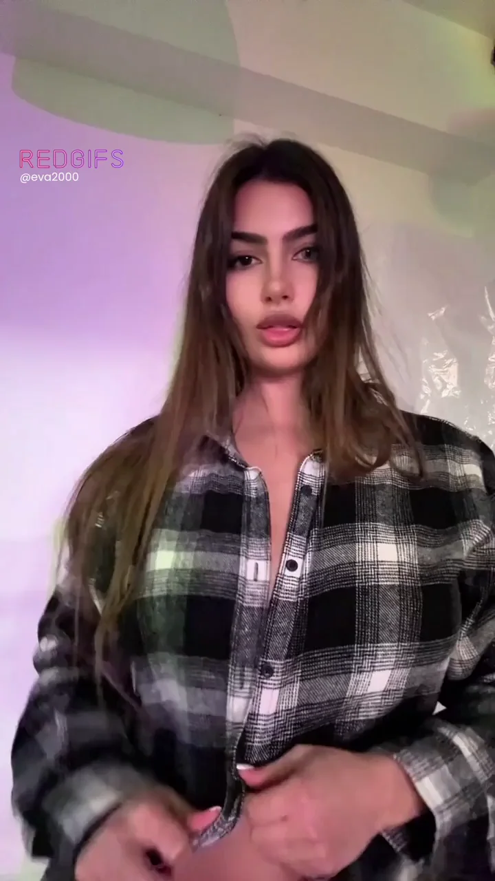 No Bra Slut Drops Massive Titties Easy 😈🍈🍈