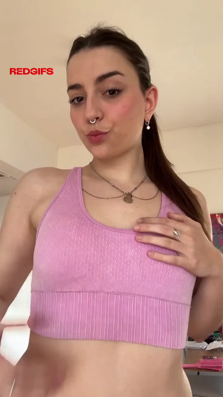 Petite Teen's No Bra Titty Drop Reveal 😍🍒