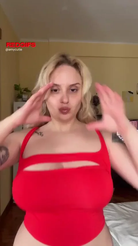🔥 Massive Boob Sandwich Titty Drop Reveal 😍