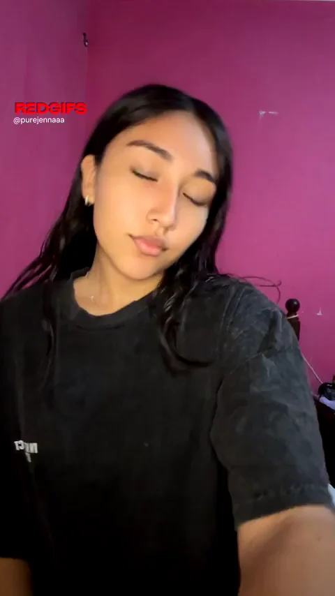 Hot Latina reveal