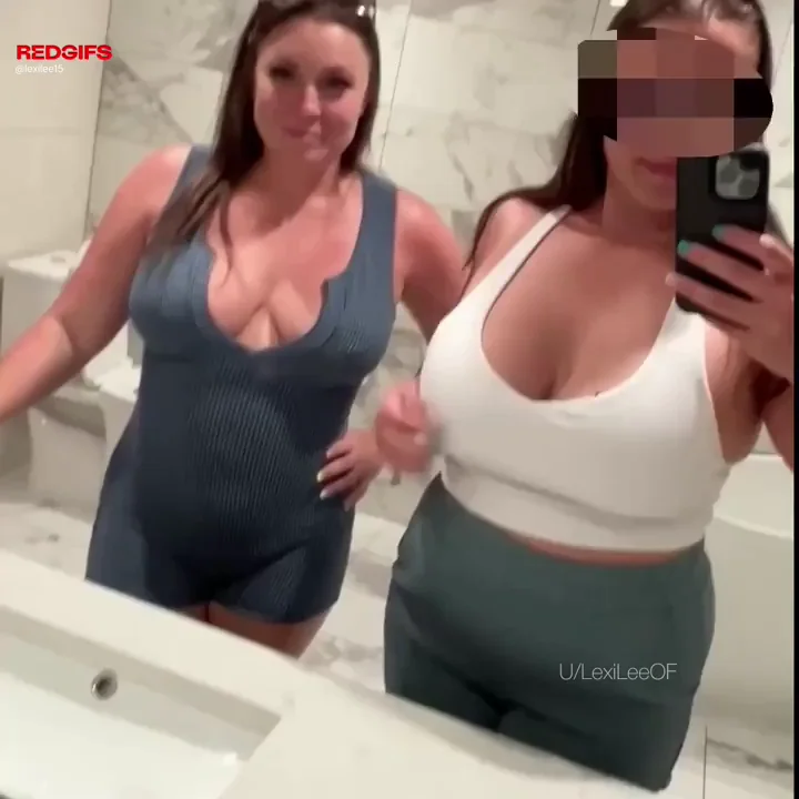 Double mommy reveal