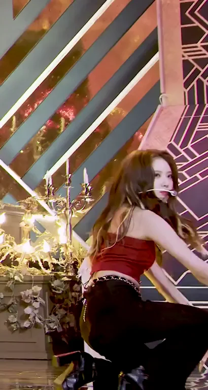 WJSN Luda's Juicy Ass Twerk in Tight Black Pants 🔥🍑