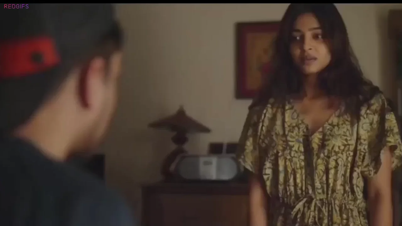 Radhika Apte's Steamy Hairy Pussy Flash in Madly 😈🍑