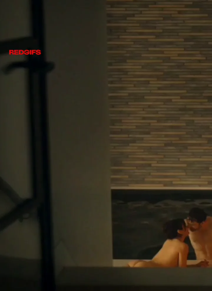 Olivia Cooke’s Steamy Nude Bathtub Tease in The Girlfriend S01E03 🔥🍑