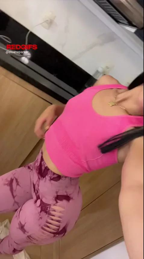 Flashing My Perky Tits Daily for Daddy 😈🍒