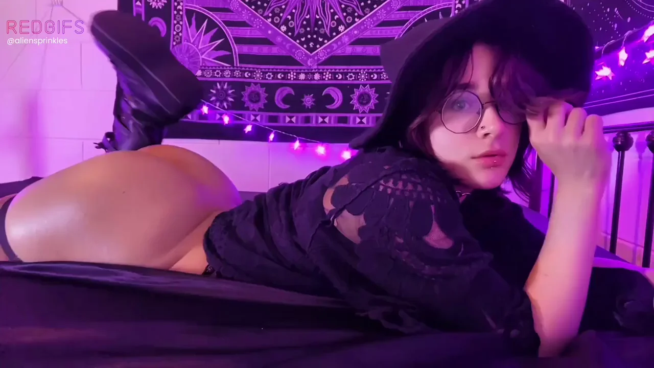 I wanna ride your broomstick 🫵⭐️✨