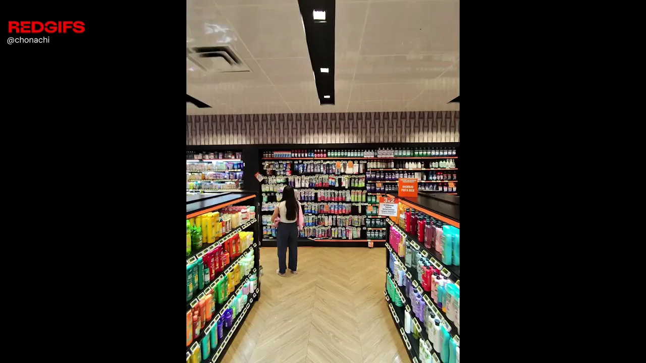 Muscular MILF's Grocery Store Flash Fest