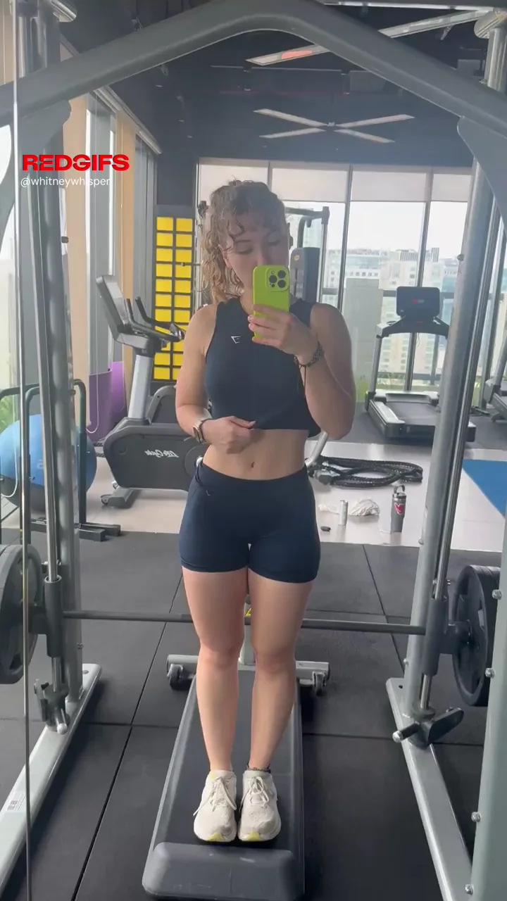 Stephanie Strong Flashes Her Juicy Tits in Busy Public Gym