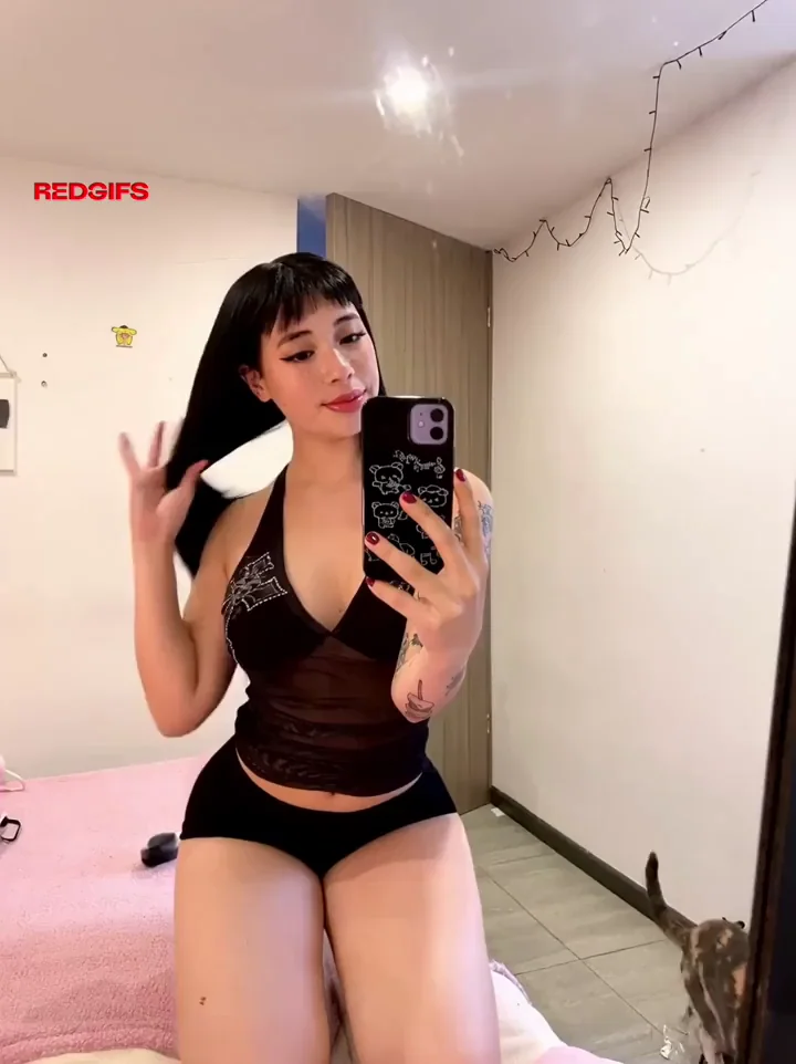 Tiny, goth and wasian (18f)