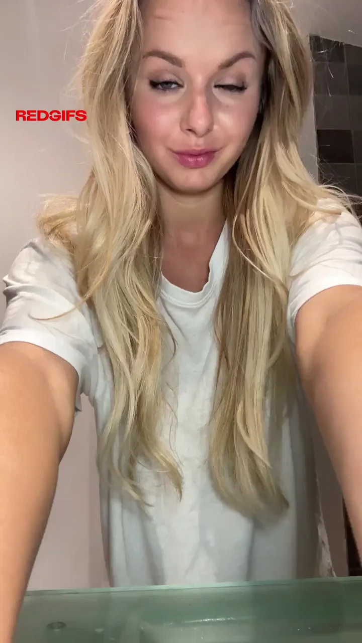 Petite Blonde Tease: Feeling Cute & Stripping Naked 😘💦