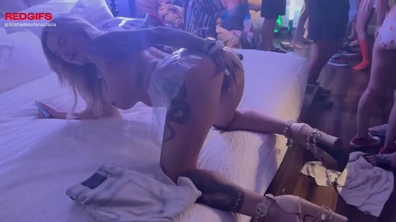 Can’t stop touching myself at a hotel party