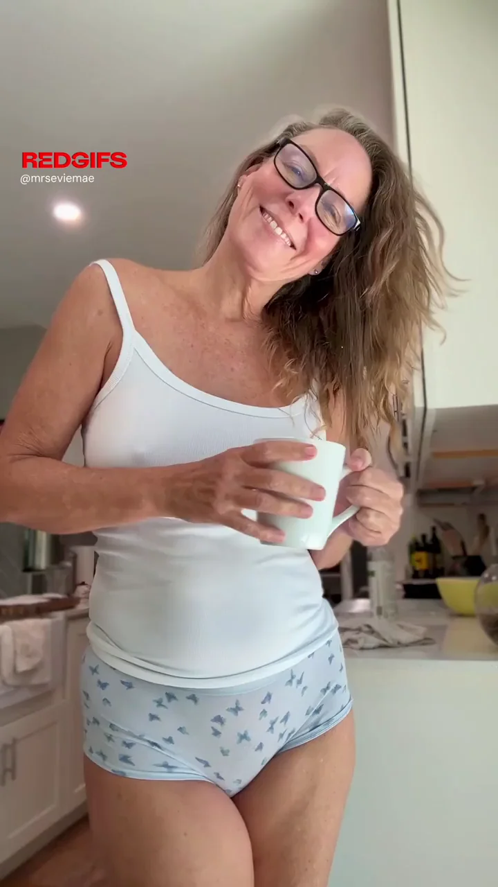 Sip My Fair Trade Coffee While You Stare at This Tall GILF's Curves 😏☕