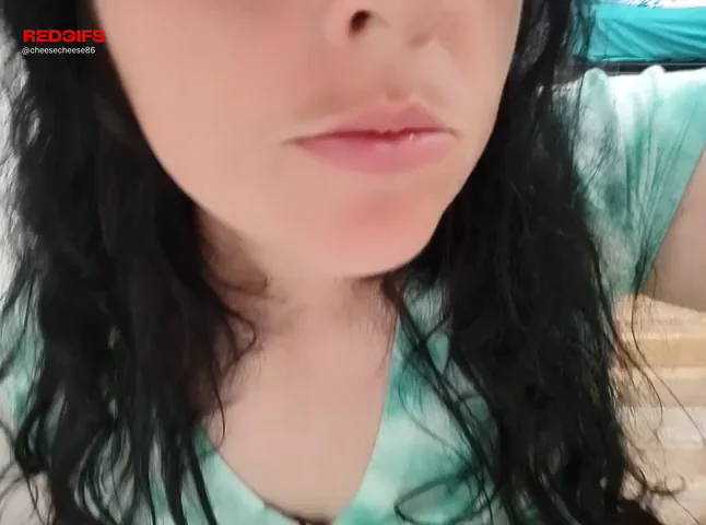 Sweaty MILF's Post-Walk Tit Tease in Homemade Cleavage Reveal