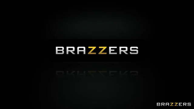 Brazzers Babe's Tight Shirt Tease to Juicy Ass Fuck