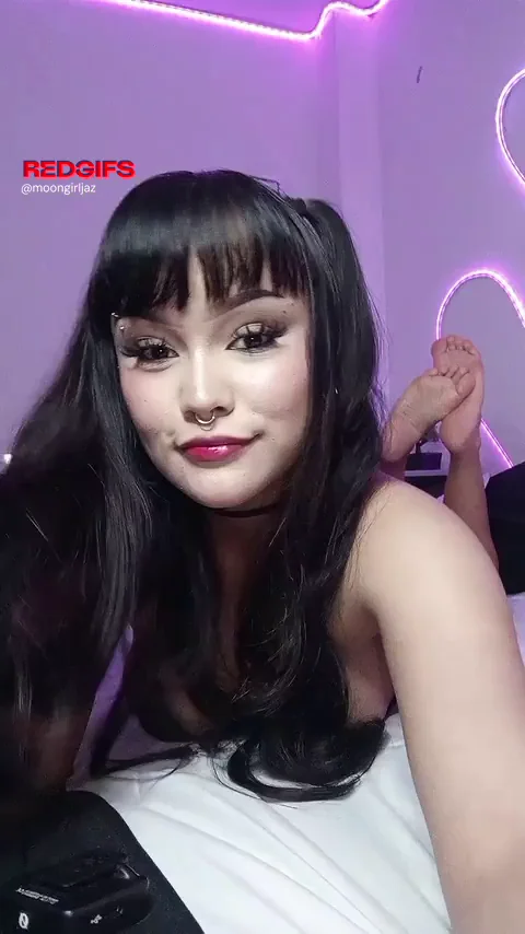 Craving a Foot Freak to Worship My Juicy Ass & Soles 😈👣🍑