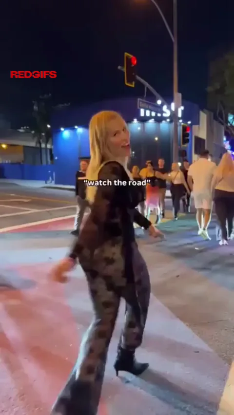 Natasha Bedingfield's Thicc Celebrity Ass Shakes on Nighttime Streets