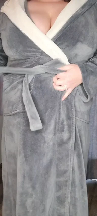 Just hanging out in my mom robe doing mom things 😏