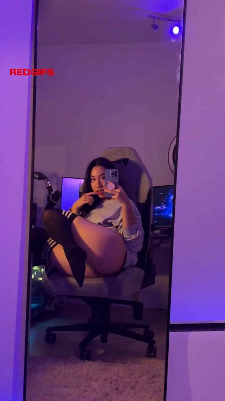 Gaming Chair Unlocks Slutty Positions This Asian Cutie Never Knew 😈🎮🍑