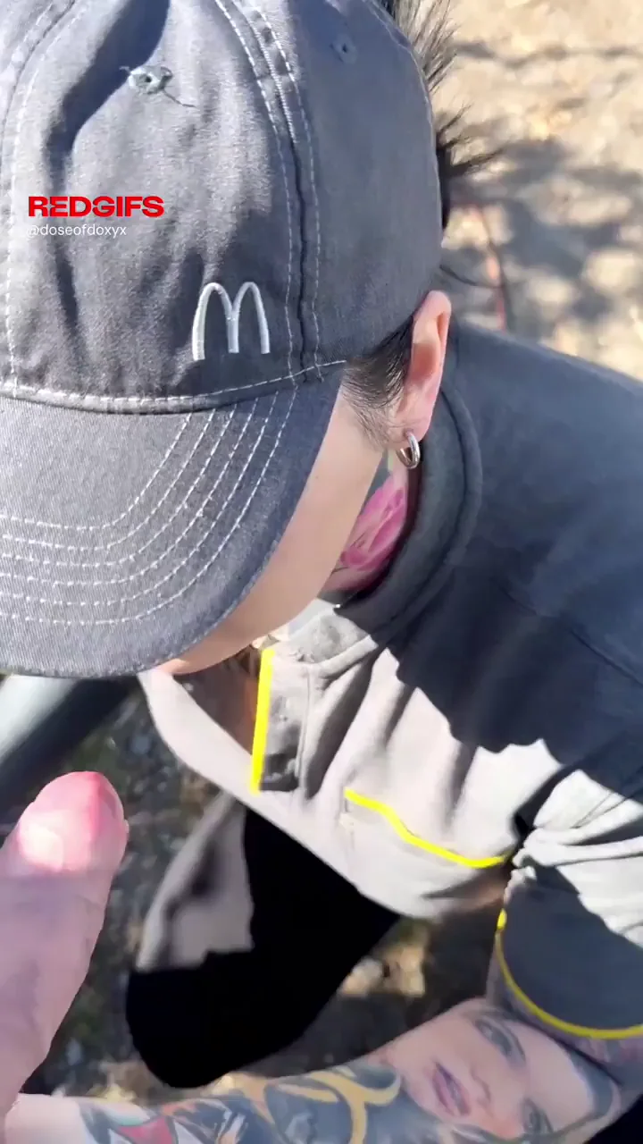 Quick blowjob at the drive-thru