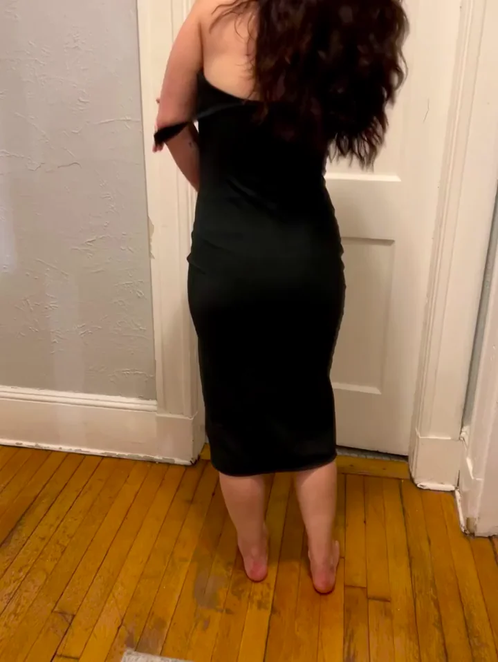 Revealing a hungry butt