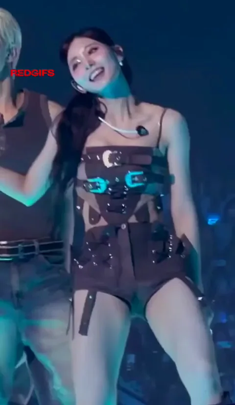 Tzuyu's Slutty Kpop Ass Tease 🔥🍑