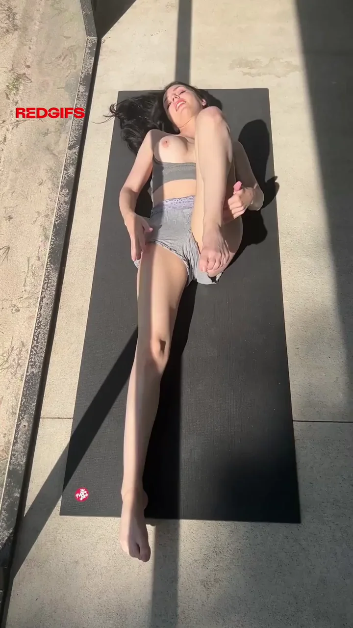 Sunkissed Slutty Yoga: Teasing Those Fit Curves Outdoors