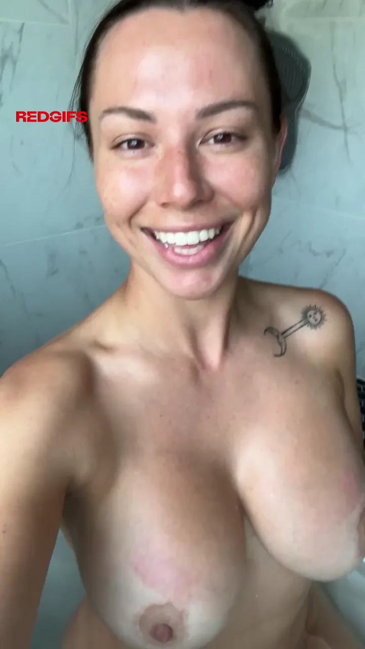 Only a few years ago, she was a teen girl next door. Now she s a milf. I forgot her name !