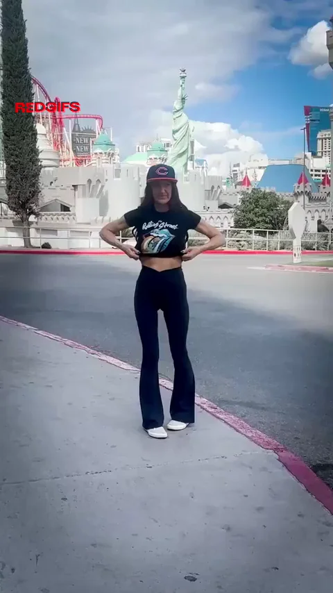 Big tity reveal in vegas for the guys on the Rollercoaster