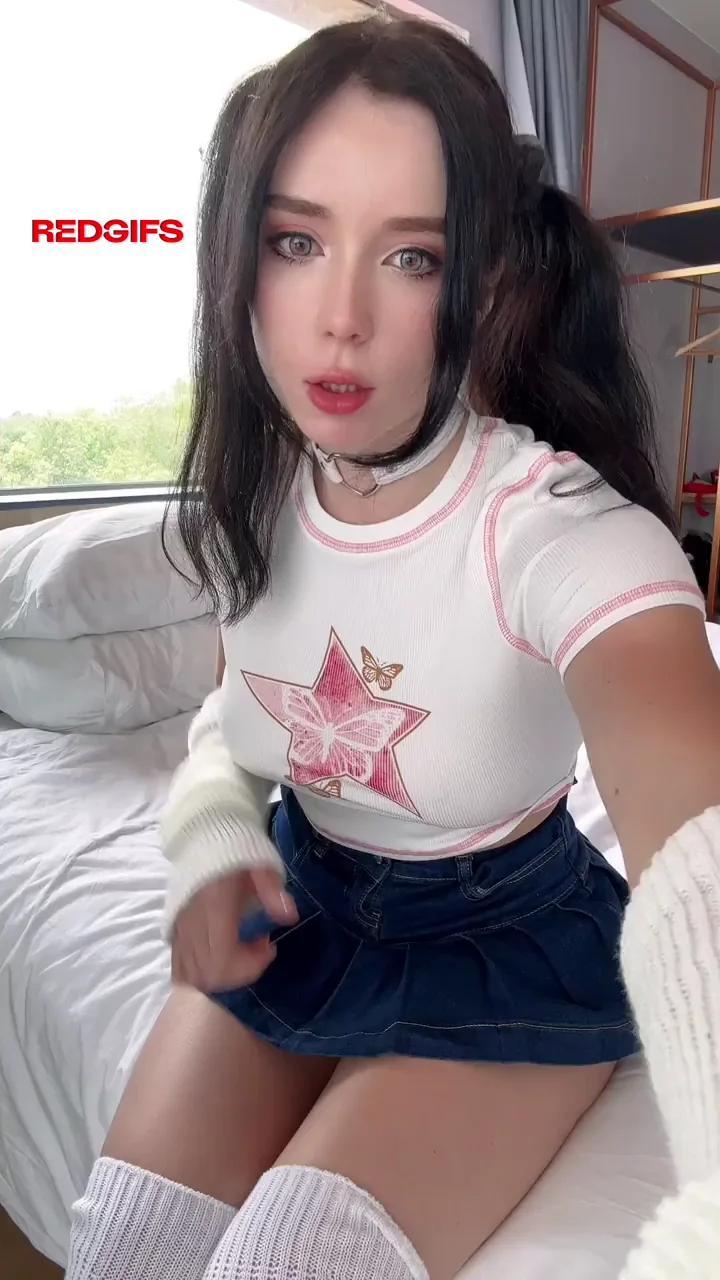 Teen tits reveal